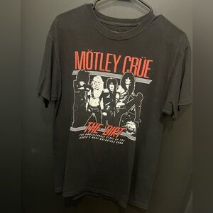 MOTLEY CRUE “the dirt” vintage graphic Tee…